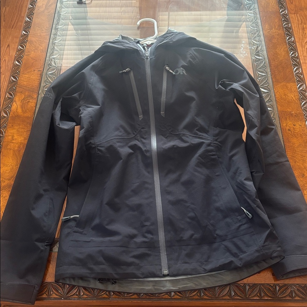 Outdoor research microgravity ascentshell